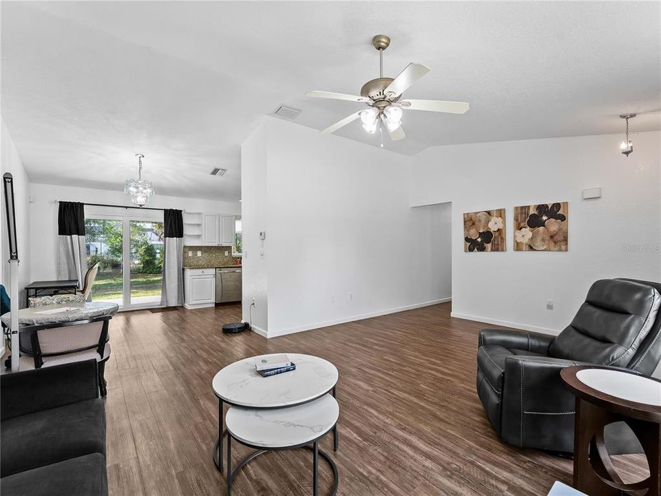 For Sale: $279,000 (3 beds, 2 baths, 1436 Square Feet)