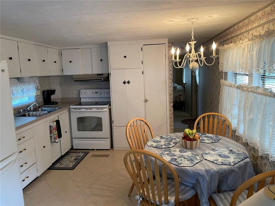 На продажу: $139,000 (2 спален, 1 ванн, 672 Квадратных фут)