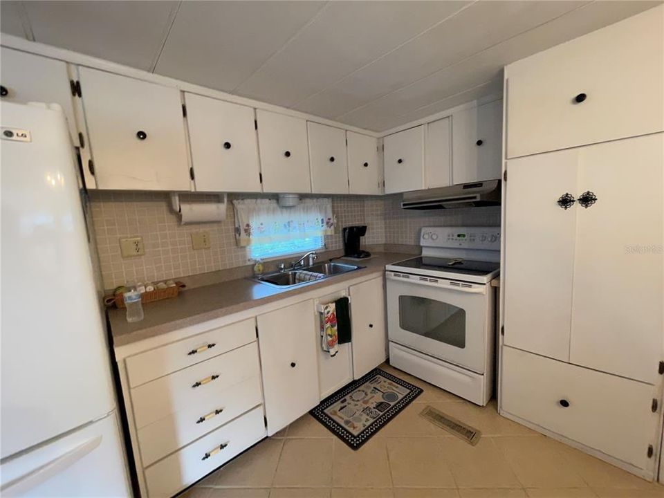 На продажу: $139,000 (2 спален, 1 ванн, 672 Квадратных фут)