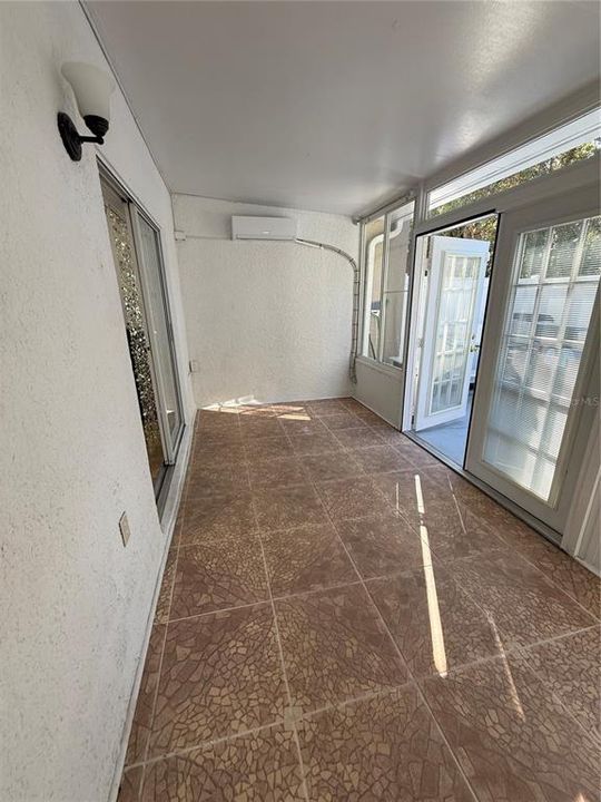 For Rent: $2,300 (3 beds, 2 baths, 1232 Square Feet)