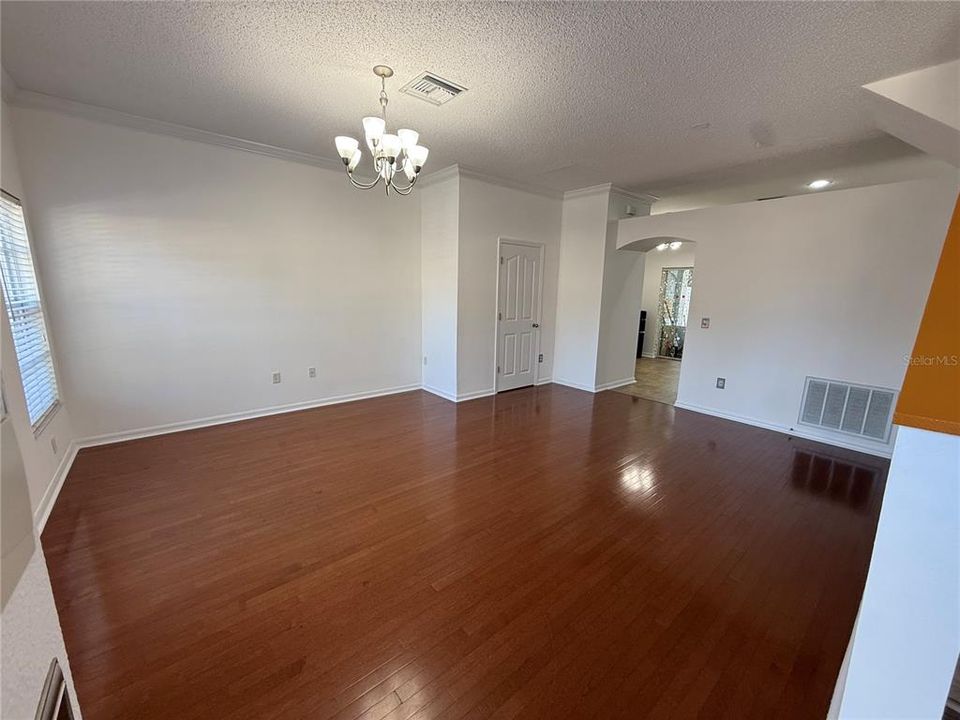 For Rent: $2,300 (3 beds, 2 baths, 1232 Square Feet)