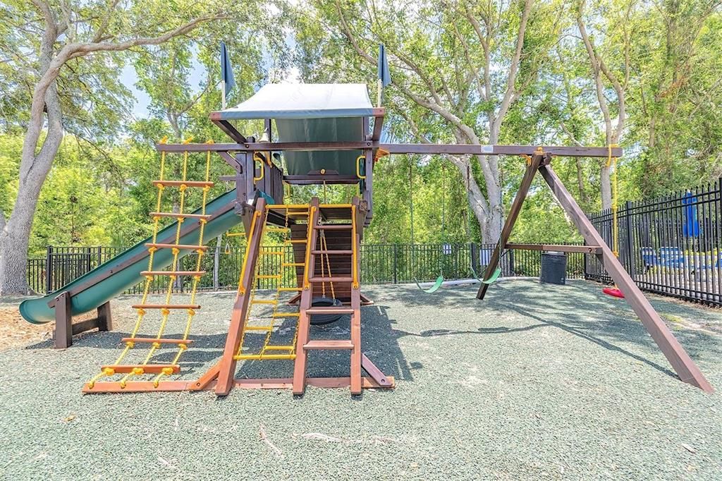 For Rent: $2,300 (3 beds, 2 baths, 1232 Square Feet)