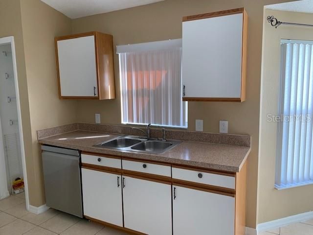 For Rent: $2,050 (3 beds, 2 baths, 1564 Square Feet)