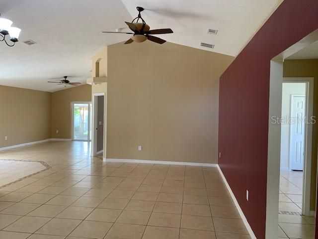 For Rent: $2,050 (3 beds, 2 baths, 1564 Square Feet)