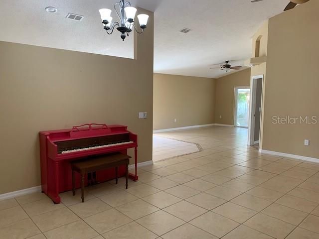For Rent: $2,050 (3 beds, 2 baths, 1564 Square Feet)