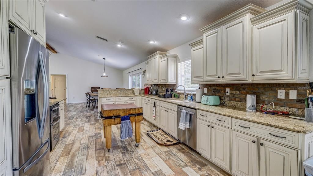 For Sale: $1,500,000 (3 beds, 2 baths, 3009 Square Feet)