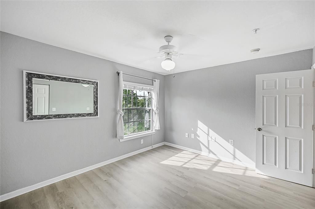 待售: $265,000 (3 贝兹, 2 浴室, 1324 平方英尺)