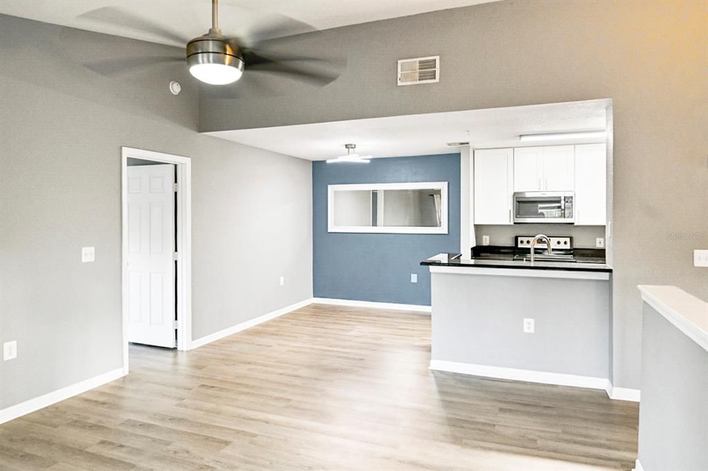 待售: $265,000 (3 贝兹, 2 浴室, 1324 平方英尺)