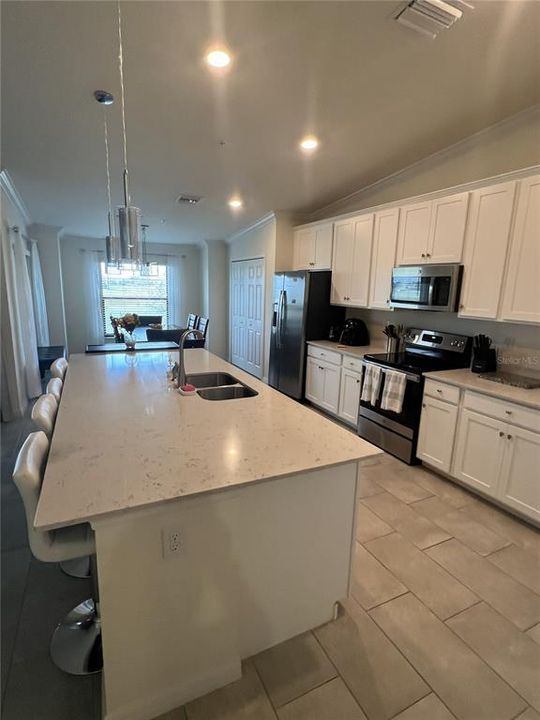 For Rent: $6,300 (2 beds, 2 baths, 1336 Square Feet)