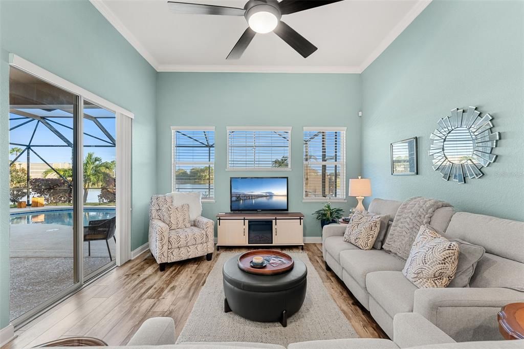 En Venta: $729,000 (4 camas, 3 baños, 2325 Pies cuadrados)