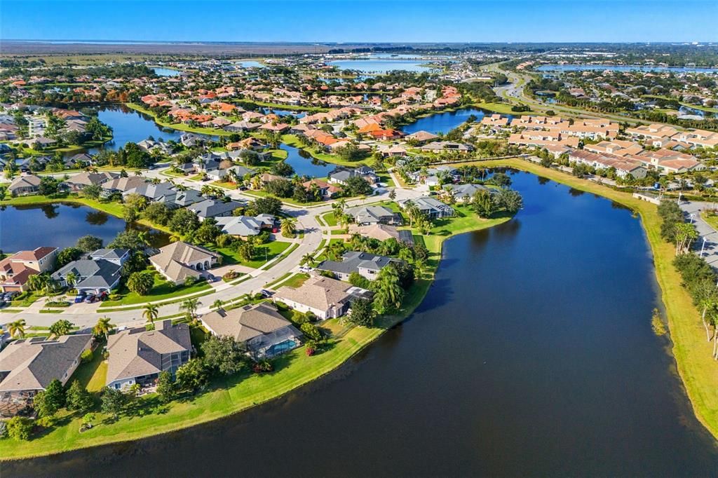 En Venta: $729,000 (4 camas, 3 baños, 2325 Pies cuadrados)