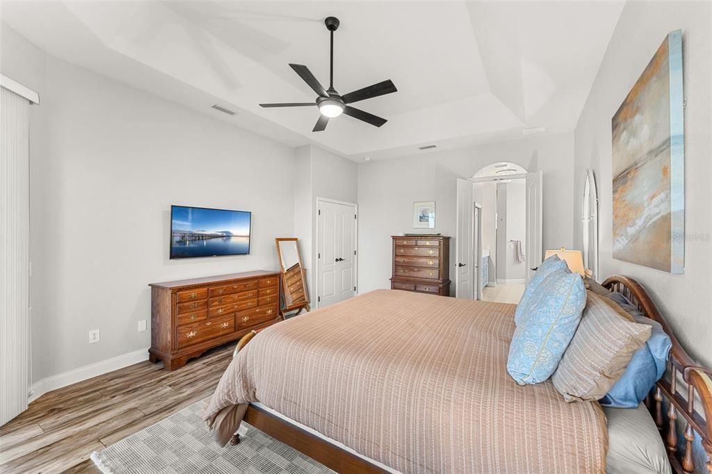 En Venta: $729,000 (4 camas, 3 baños, 2325 Pies cuadrados)