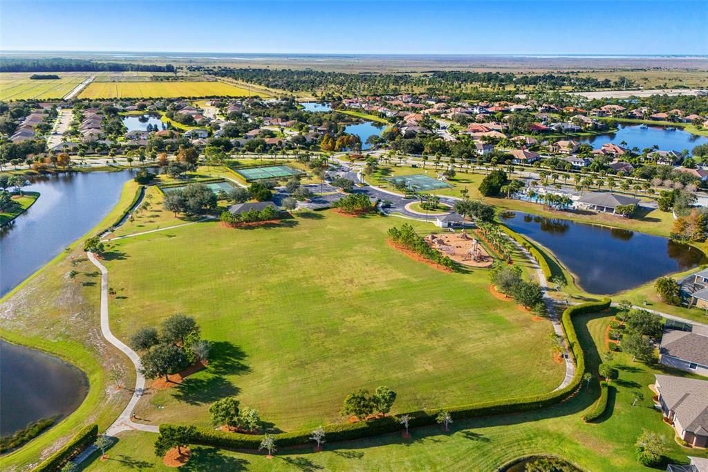 En Venta: $729,000 (4 camas, 3 baños, 2325 Pies cuadrados)