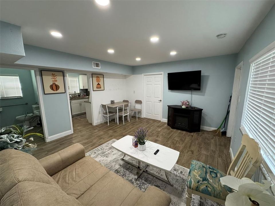 En Renta: $2,400 (3 camas, 1 baños, 1008 Pies cuadrados)