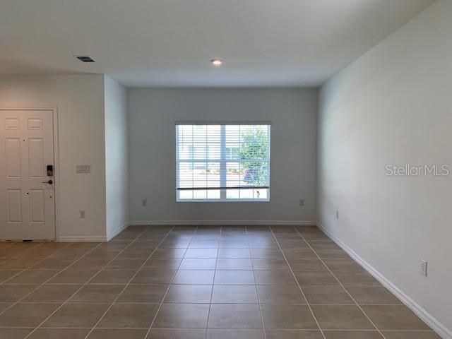 For Rent: $2,200 (4 beds, 2 baths, 1952 Square Feet)