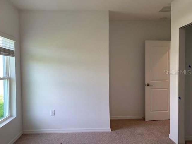 For Rent: $2,200 (4 beds, 2 baths, 1952 Square Feet)