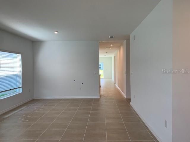 For Rent: $2,200 (4 beds, 2 baths, 1952 Square Feet)