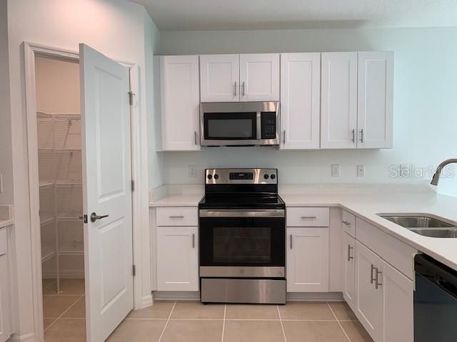 For Rent: $2,200 (4 beds, 2 baths, 1952 Square Feet)