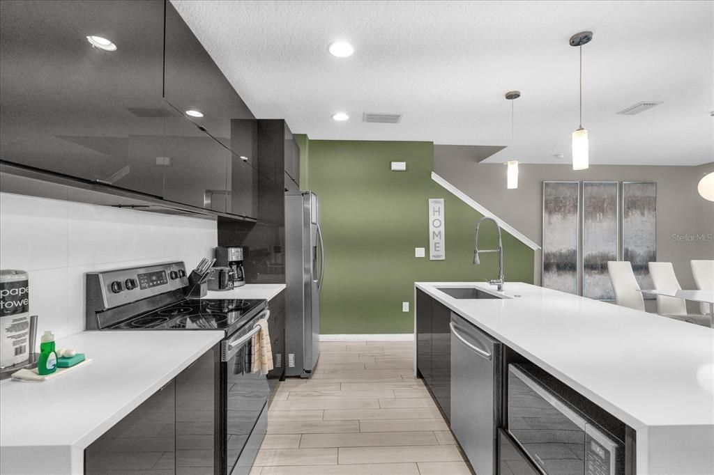 For Sale: $465,000 (4 beds, 3 baths, 1778 Square Feet)