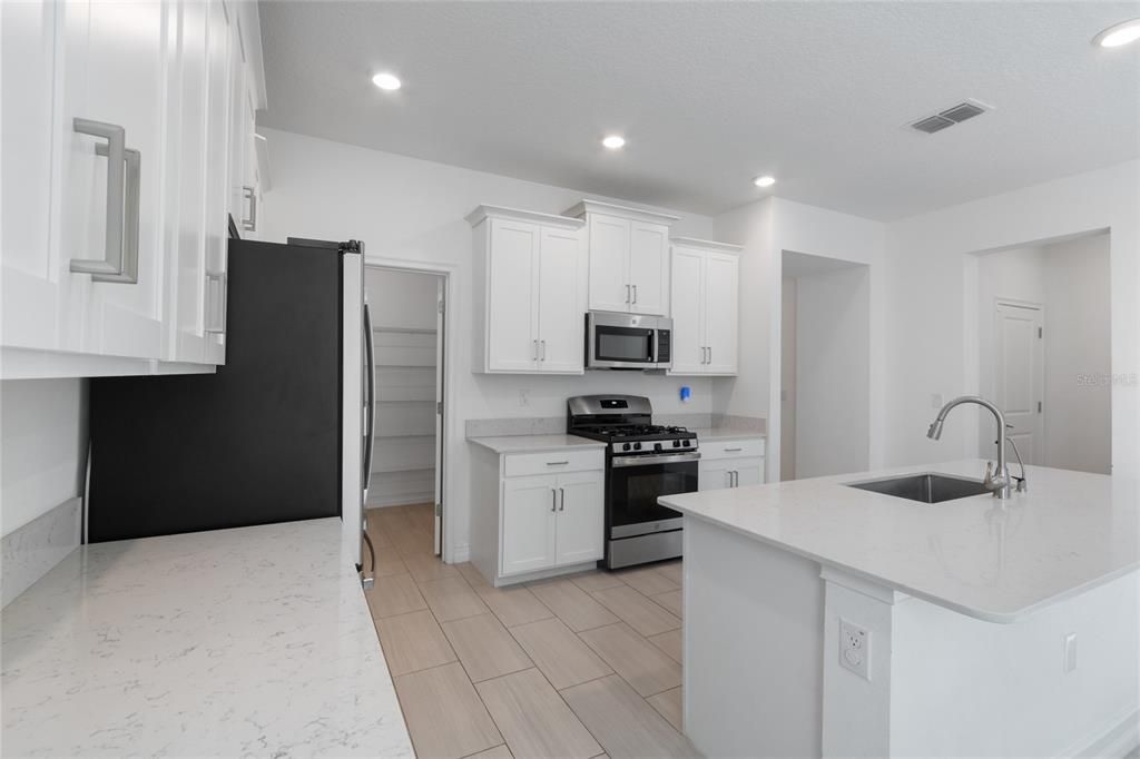 На продажу: $449,900 (3 спален, 2 ванн, 2092 Квадратных фут)