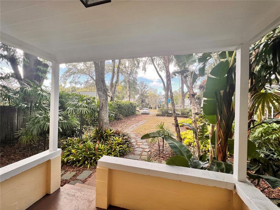 For Rent: $1,999 (2 beds, 1 baths, 1038 Square Feet)