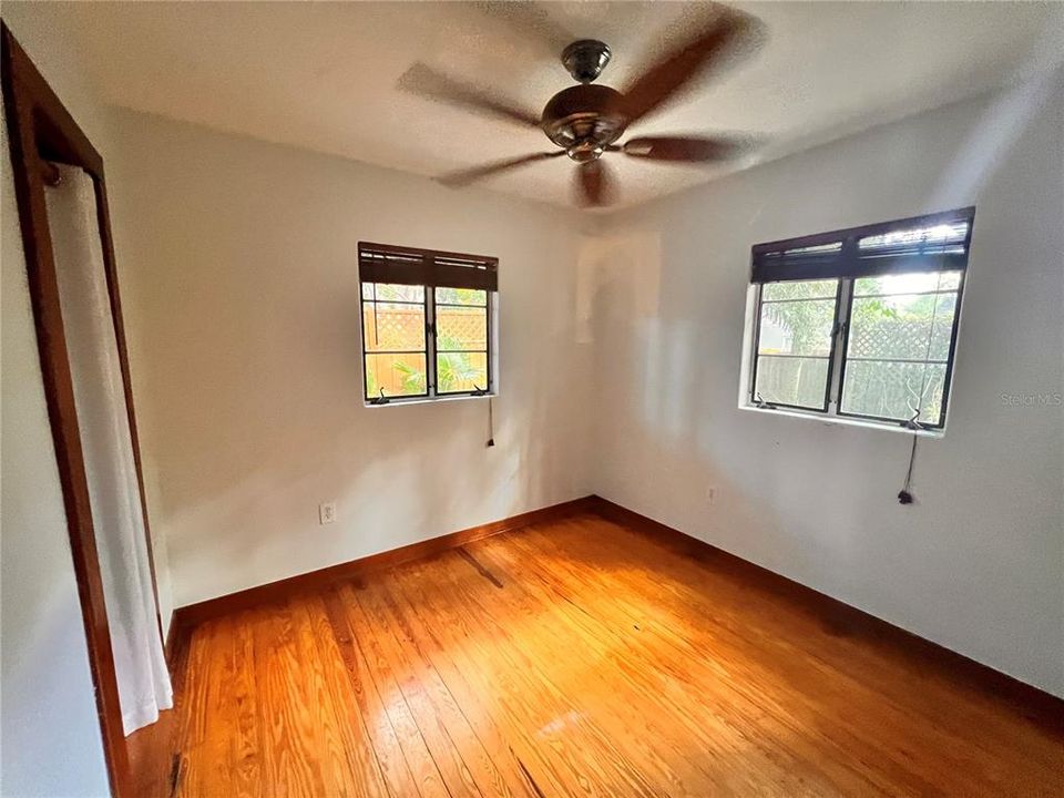 For Rent: $1,999 (2 beds, 1 baths, 1038 Square Feet)