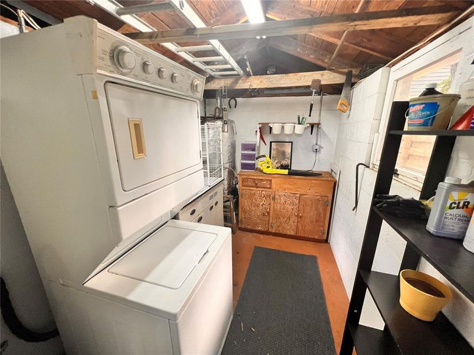 For Rent: $1,999 (2 beds, 1 baths, 1038 Square Feet)