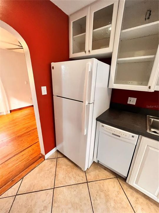 For Rent: $1,999 (2 beds, 1 baths, 1038 Square Feet)