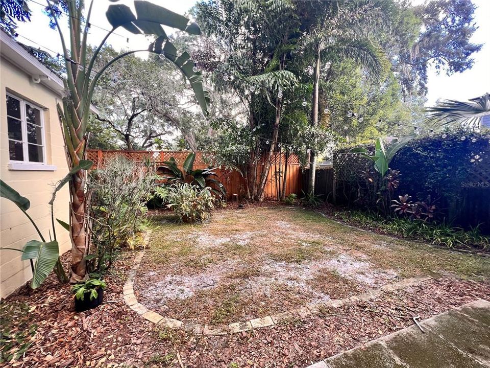 For Rent: $1,999 (2 beds, 1 baths, 1038 Square Feet)