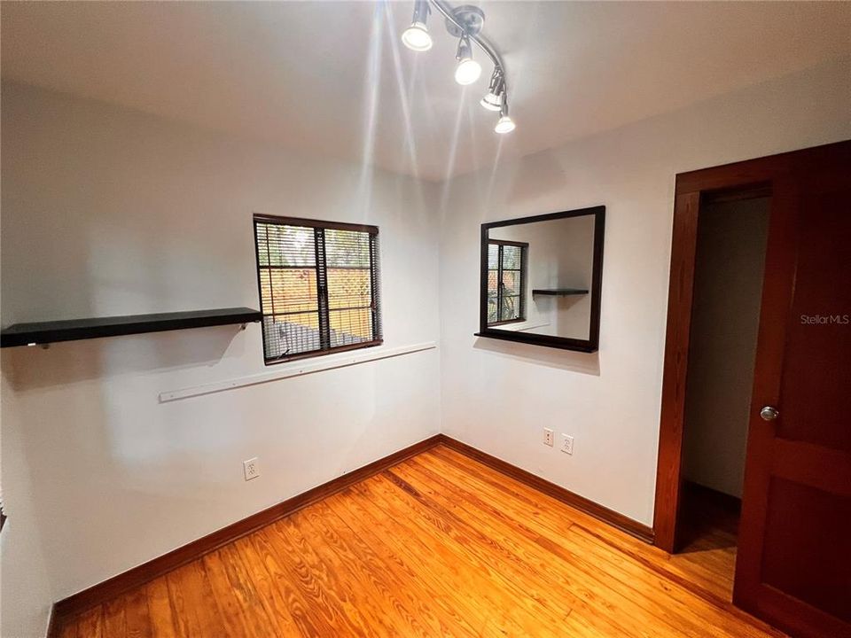 For Rent: $1,999 (2 beds, 1 baths, 1038 Square Feet)