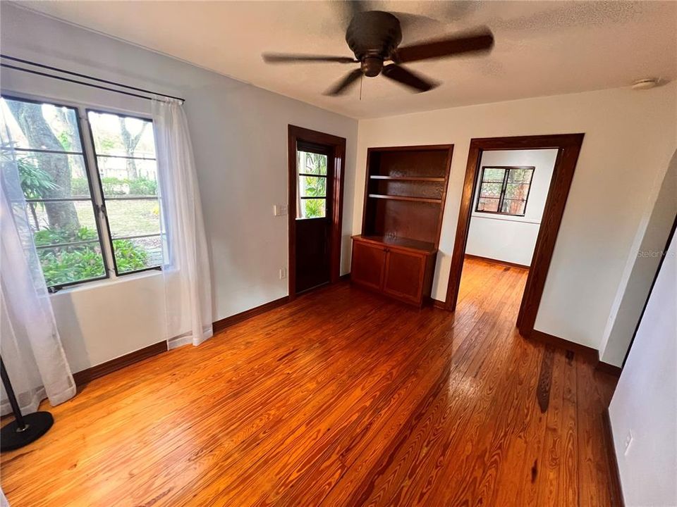 For Rent: $1,999 (2 beds, 1 baths, 1038 Square Feet)