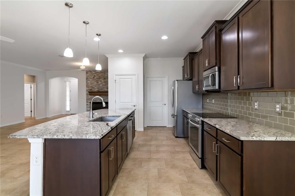 For Sale: $540,000 (3 beds, 2 baths, 1842 Square Feet)