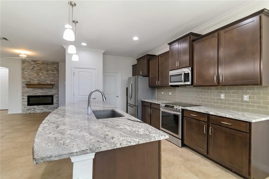 For Sale: $540,000 (3 beds, 2 baths, 1842 Square Feet)