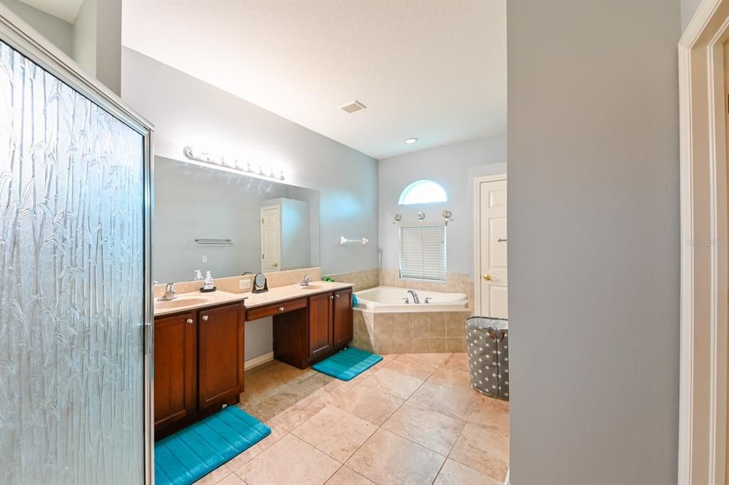 For Sale: $665,000 (5 beds, 4 baths, 3417 Square Feet)