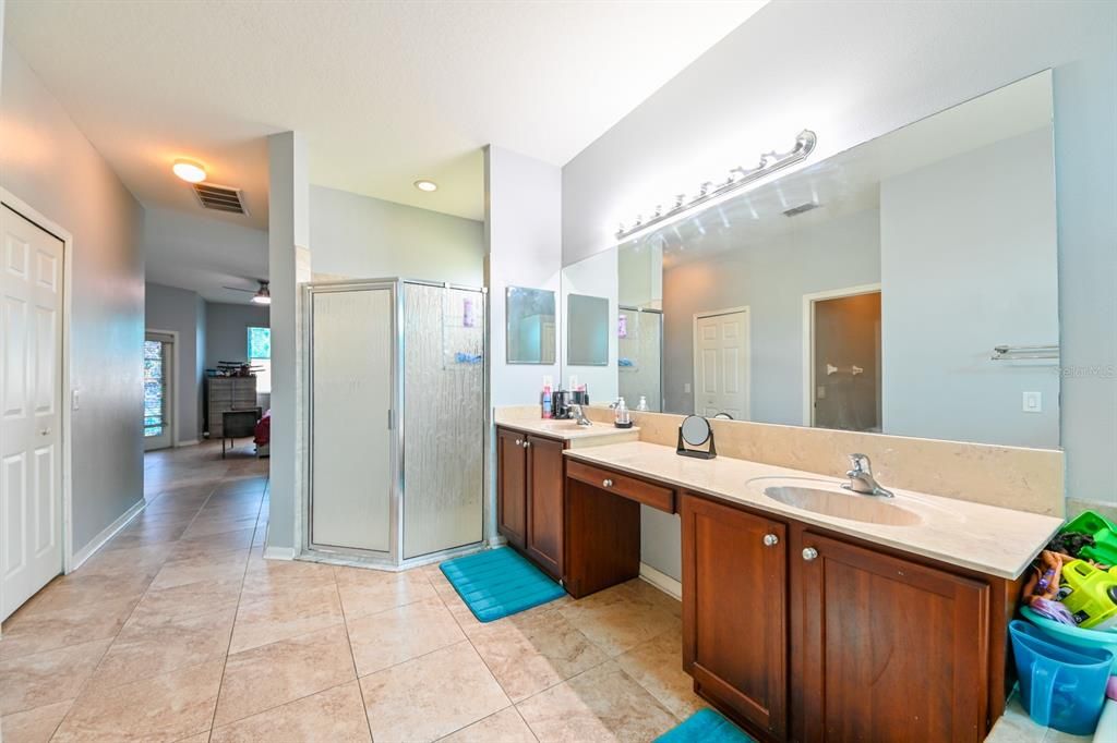 For Sale: $665,000 (5 beds, 4 baths, 3417 Square Feet)