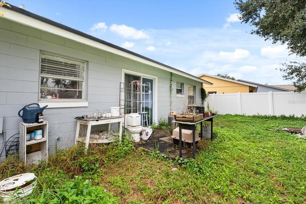 На продажу: $275,000 (4 спален, 2 ванн, 1218 Квадратных фут)