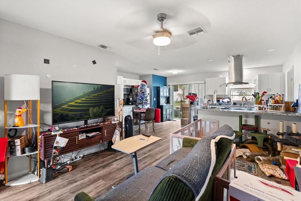 На продажу: $275,000 (4 спален, 2 ванн, 1218 Квадратных фут)