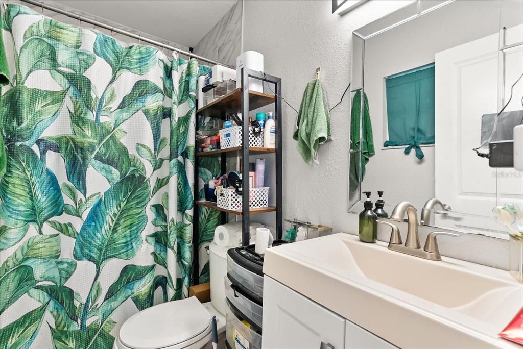 На продажу: $275,000 (4 спален, 2 ванн, 1218 Квадратных фут)