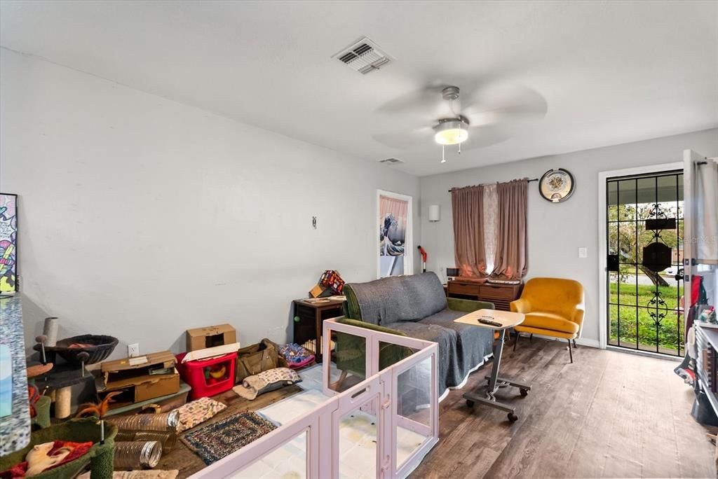 На продажу: $275,000 (4 спален, 2 ванн, 1218 Квадратных фут)