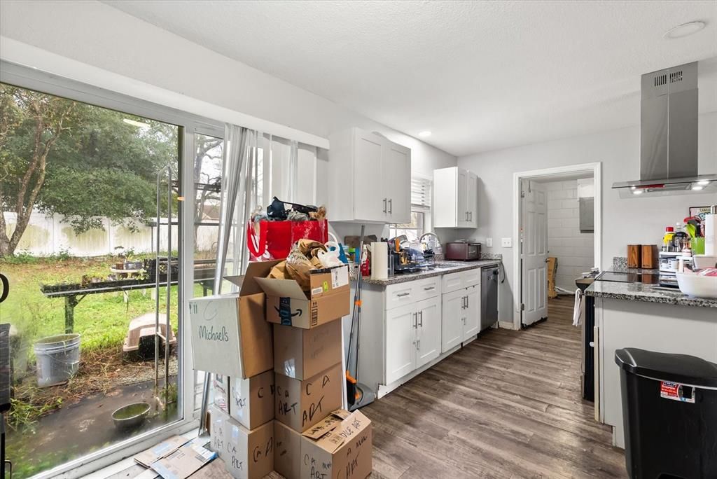 На продажу: $275,000 (4 спален, 2 ванн, 1218 Квадратных фут)