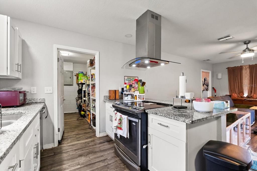 На продажу: $275,000 (4 спален, 2 ванн, 1218 Квадратных фут)