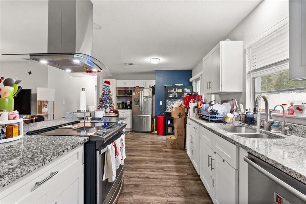 На продажу: $275,000 (4 спален, 2 ванн, 1218 Квадратных фут)