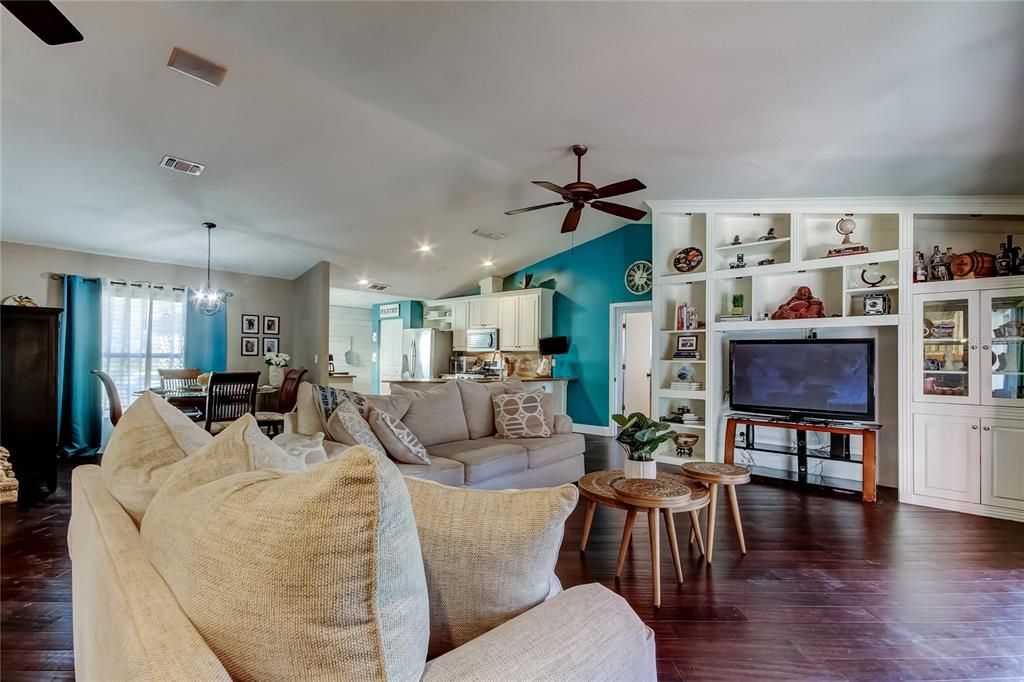 En Venta: $615,000 (3 camas, 2 baños, 1796 Pies cuadrados)