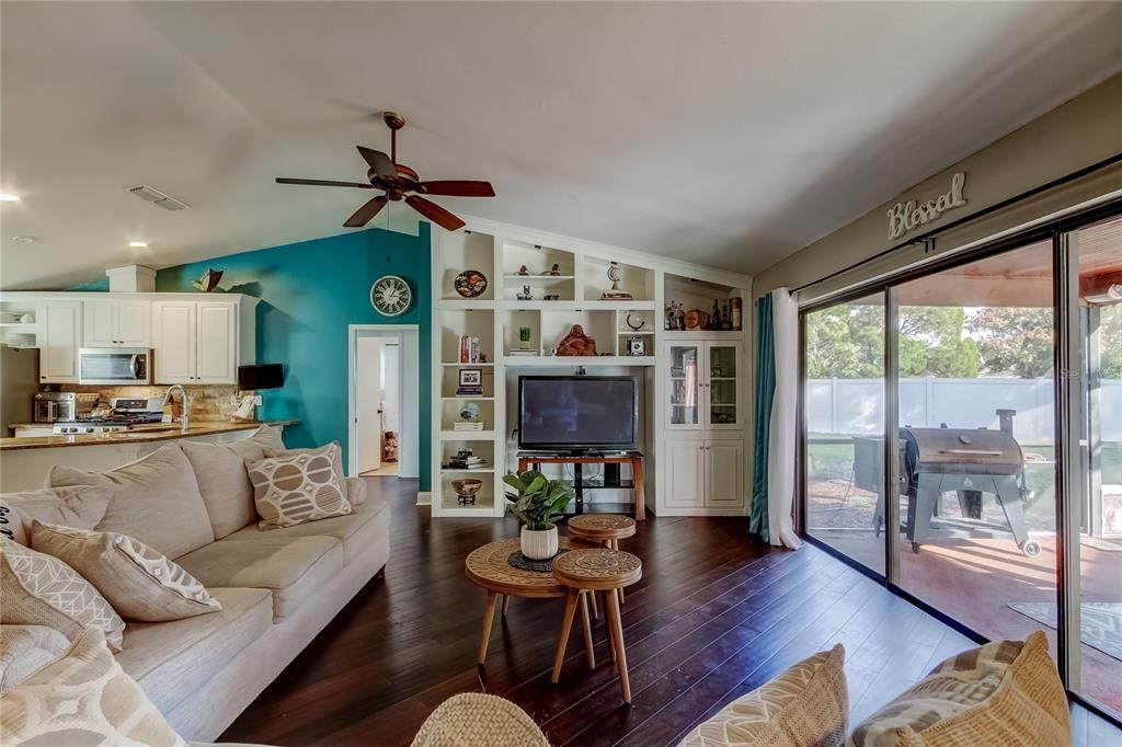 En Venta: $615,000 (3 camas, 2 baños, 1796 Pies cuadrados)