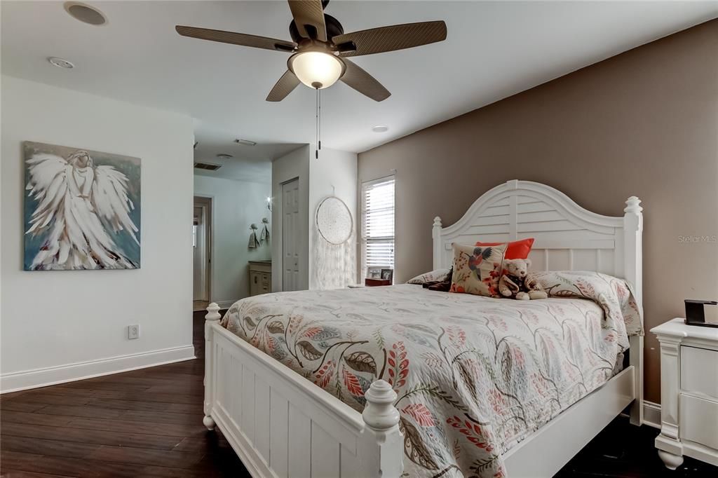 En Venta: $615,000 (3 camas, 2 baños, 1796 Pies cuadrados)