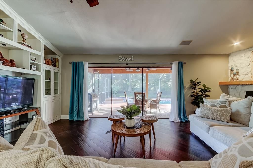 En Venta: $615,000 (3 camas, 2 baños, 1796 Pies cuadrados)