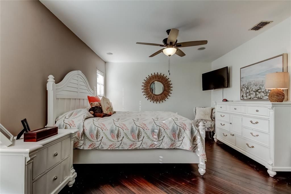 En Venta: $615,000 (3 camas, 2 baños, 1796 Pies cuadrados)