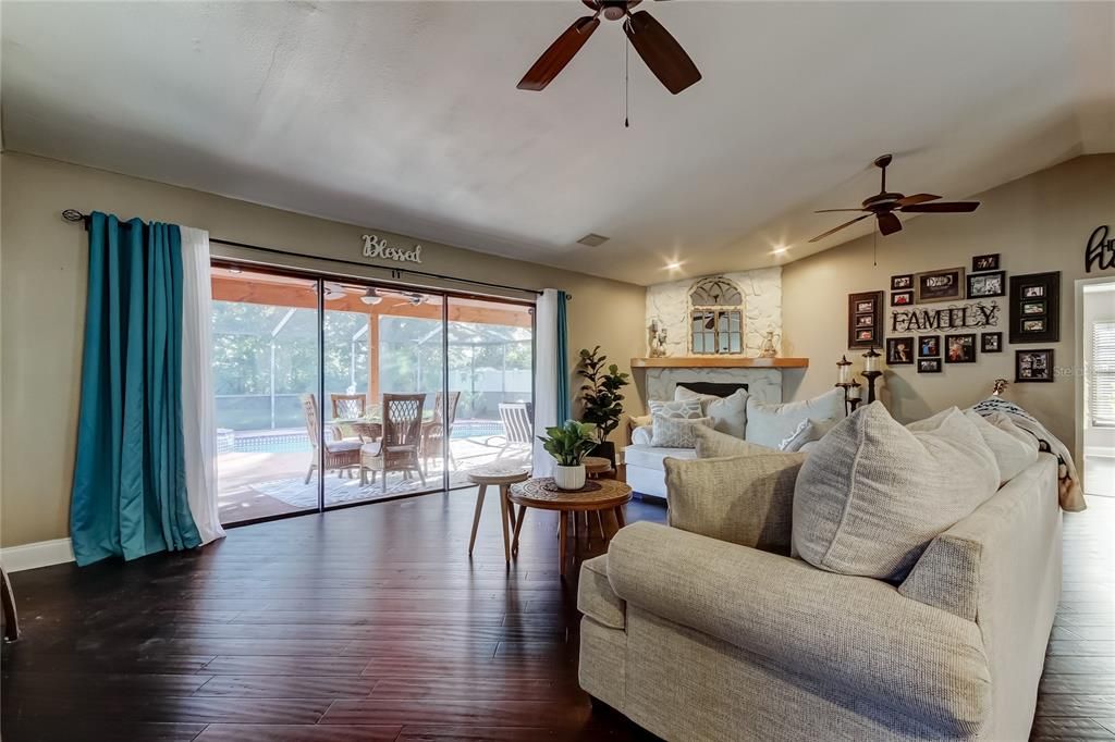 En Venta: $615,000 (3 camas, 2 baños, 1796 Pies cuadrados)