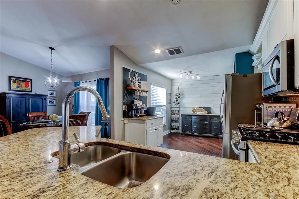 En Venta: $615,000 (3 camas, 2 baños, 1796 Pies cuadrados)