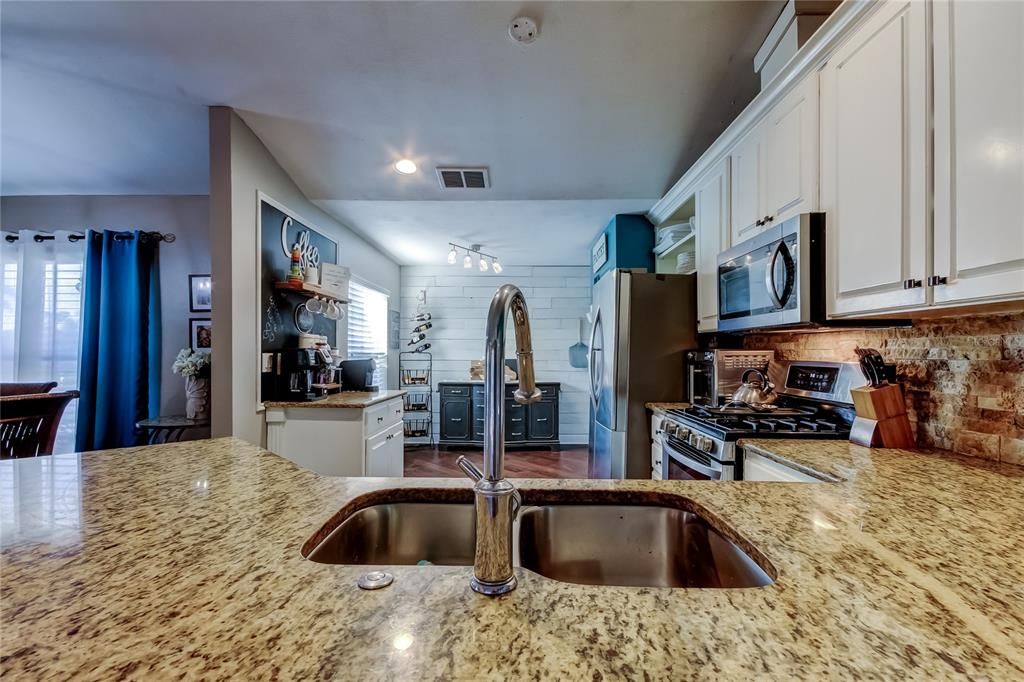 En Venta: $615,000 (3 camas, 2 baños, 1796 Pies cuadrados)